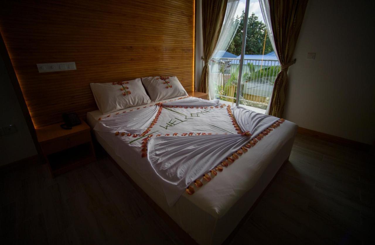 Perla Dhangethi Esterno foto